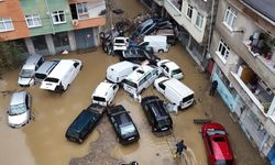 Sarıyer’de selin bilançosu havadan görüntülendi: Araçlar üst üste yığıldı