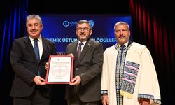 Anadolu Üniversitesi Akademik Üstün Başarı Ödülleri sahiplerini buldu