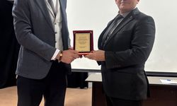 Eskişehirli iş insanından öğrencilere kırtasiye desteği