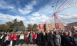 ADD’den Eskişehir’de Cumhuriyet Bayramı dolayısıyla Atatürk Anıtı’na çelenk