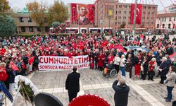 Eskişehir’de Cumhuriyet yürüyüşü: Yüzlerce kişi bir araya geldi