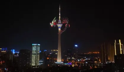 Çin’de bin dronla ejderha gösterisi