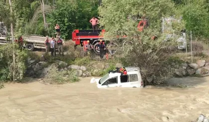 Heyelanda suya kapılan 10 aylık bebek aranıyor