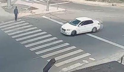 Pendik’te yaya geçidinde otomobilin altında kalmaktan son anda kurtuldu
