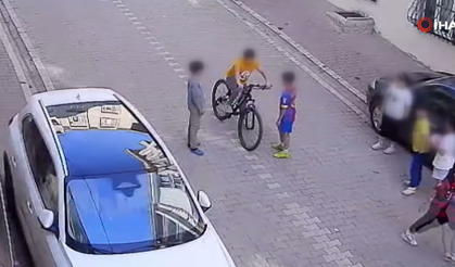 Çaldığı bisikleti arkadaşlarına göstermeye geldi, araba çarptı!