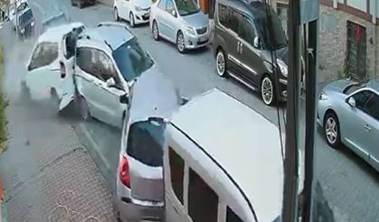 Esenyurt’ta kontrolden çıkan otomobil park halindeki araçlara çarptı