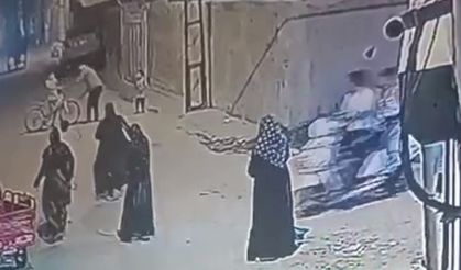 Sesinden rahatsız olduğu çocukları sopayla dövdü
