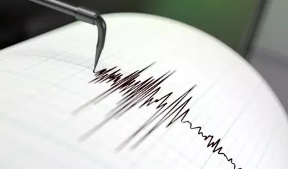 Endonezya'da 7,7 büyüklüğünde dev deprem: Kıyı hatlarında tsunami alarmı!