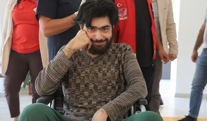 Evden çıkmayan genç 3 yıl sonra ikna edildi: Duş aldı, tıraş oldu