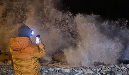 Karadeniz’de dalgaların boyu 8 metreyi aştı