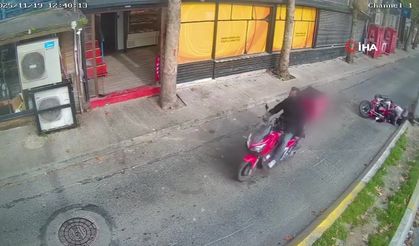 Avcılar’da motosiklet sürücüsü yere düştü, arkasındaki yolcu metrelerce sürüklendi