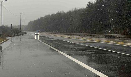 Bolu Dağı geçişinde kar yağışı etkili oluyor