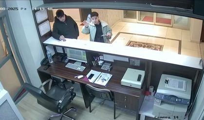 Çırak öğrencilerden örnek davranış: Aldıkları suyu kameraya gösterip parasını bıraktılar