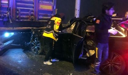 Kütahya’da feci kaza: Tıra arkadan çarpan otomobildeki 4 kişi hayatını kaybetti