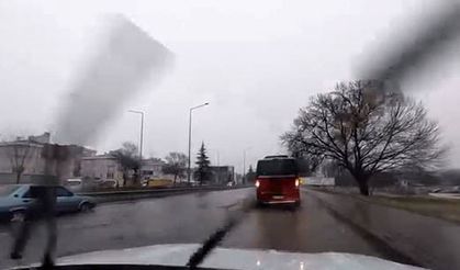 Yağış sonrası çevre yolu ’göle’ döndü, bazı araçlar yolda kaldı