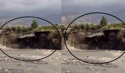 Aşırı yağışla birlikte yolda yaşanan çökme anı görüntülendi