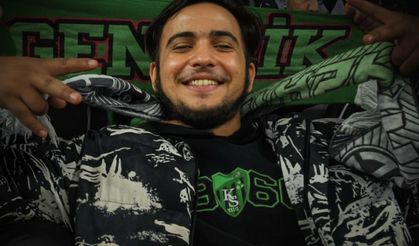 Kocaeli'de tribünden düşen genç taraftar hayatını kaybetti