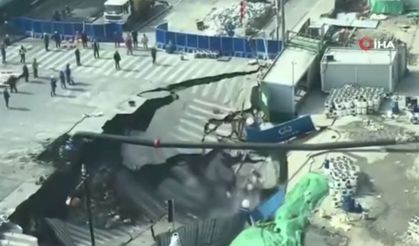 Çin'de metro inşaatı sırasında yol çöktü, dev çukur oluştu