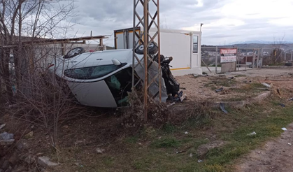 Kontrolden çıkan otomobil takla attı