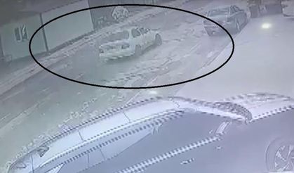 Ehliyetsiz sürücünün kontrolünü kaybettiği otomobil ağaca çarptı..