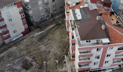Bahçelievler’de temeli kayan bina havadan görüntülendi