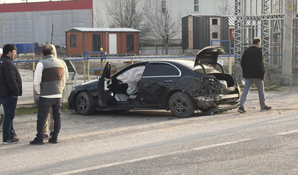 Lüks otomobil ile cip çarpıştı: Yaralılar var
