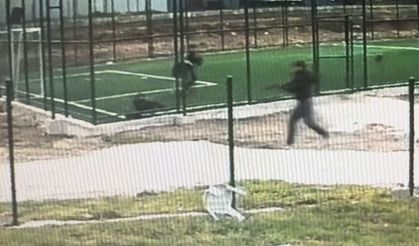 Çocuk parkında silahlı dehşet: Ateş açarak koştu