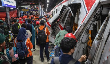 Endonezya'da feci tren kazası: 14 ölü, 84 yaralı