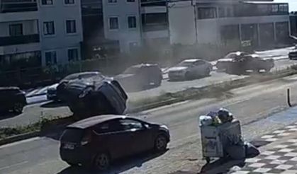 Tekirdağ’da 2’si çocuk 5 kişinin yaralandığı kaza kamerada: 25 metre boyunca taklalar attı