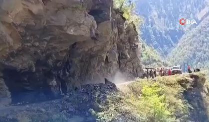 Devasa kaya saniyeler içinde aniden çöktü, facianın eşiğinden dönüldü