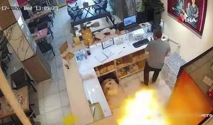 Yüksekova’da kafede mutfak tüpü patladı: Olay anı kamerada