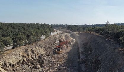Sarıcakaya yolundaki yıkılan duvar tamir edildi, yol çalışmaları devam ediyor