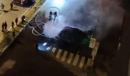 Kayseri’de alev alan elektrikli araç bomba gibi patladı... O anlar kamerada