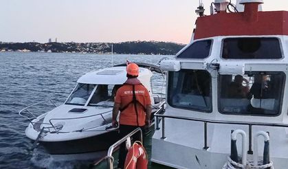 Sarıyer açıklarında su alan teknedeki 2 kişi kurtarıldı
