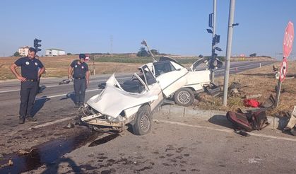 İkiye bölünen otomobilden sağ çıktı