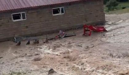 Erzurum’da sağanak sonrası Dumankaya Mahallesi’ni su bastı