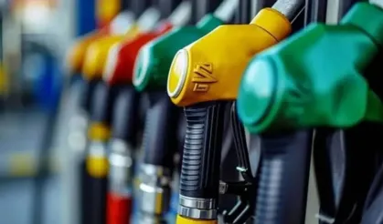 Akaryakıtta büyük zam: Motorine 8,89 TL, benzine 1,52 TL artış