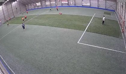 Halı sahada kalp krizi geçiren sağlık çalışanı hayatını kaybetti