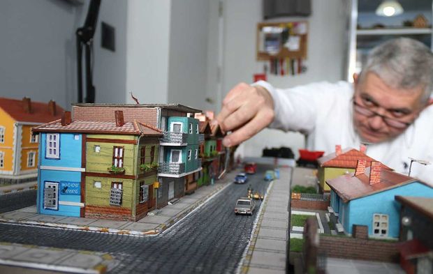 33 yıldır biriktirdiği figürlerle odasında küçük Eskişehir'i oluşturdu