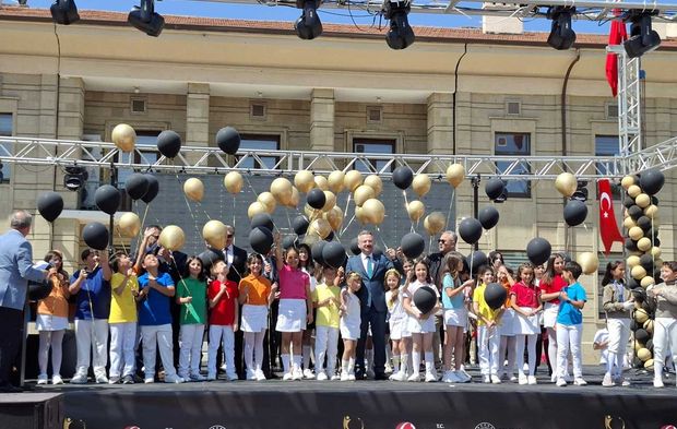 Eskişehir’de “Türkiye Yüzyılında Geleceğin Yıldızları” şenliği