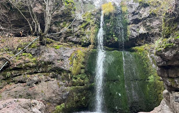 Eskişehir’de Beşikderesi Şelalesi kış manzarasıyla hayran bıraktı