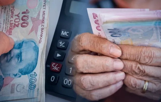 Emekli ve memur maaşlarında zam hesabı başladı! İki aylık enflasyon farkı belli oldu