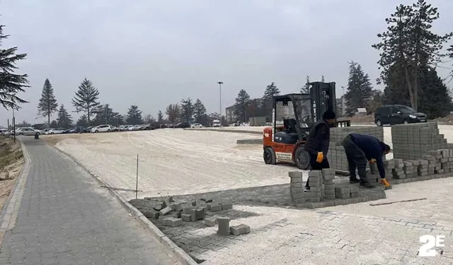 Yunus Emre Devlet Hastanesi’nin otoparkında yenileme çalışması yapılıyor