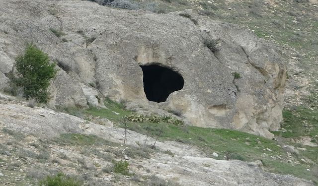 Altın söylentisi sit alanını define avcılarının hedefi yaptı