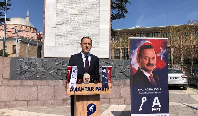 Anahtar Parti'den TBMM’nin 105. yılına çelenk