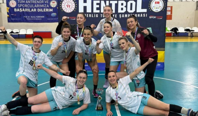 Hentbol'da A.Ü'den büyük başarı
