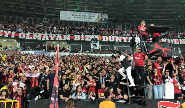 Eskişehirspor kutlamaları büyük bir coşkuyla başladı!