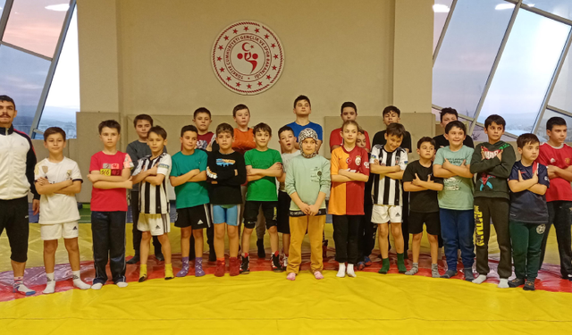 Güreşçiler Sivas'a hazırlanıyor