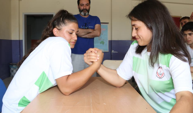 Bileği bükülmeyen kardeşler: Rukiye ve Ayşenur