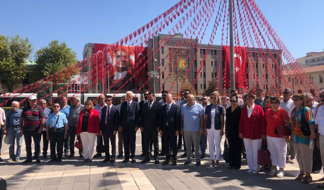 İYİ Parti Eskişehir'den 30 Ağustos çelengi: Büyük zaferimiz kutlu, Türk Milleti var olsun